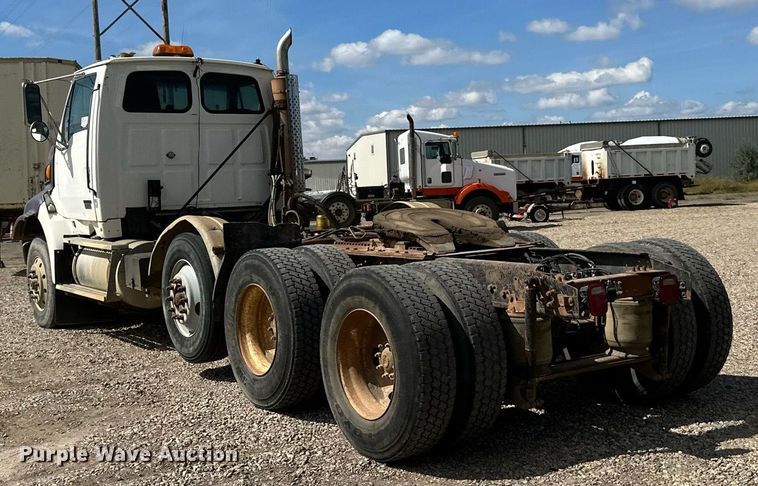 image for item DN0757 1999 Sterling  semi truck