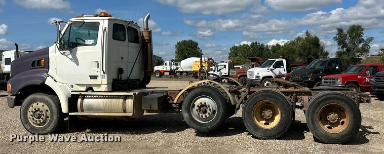 image for item DN0757 1999 Sterling  semi truck