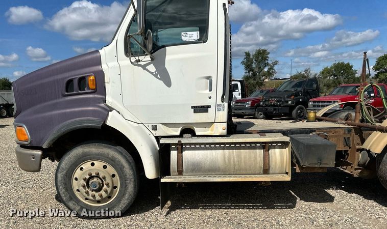 image for item DN0757 1999 Sterling  semi truck
