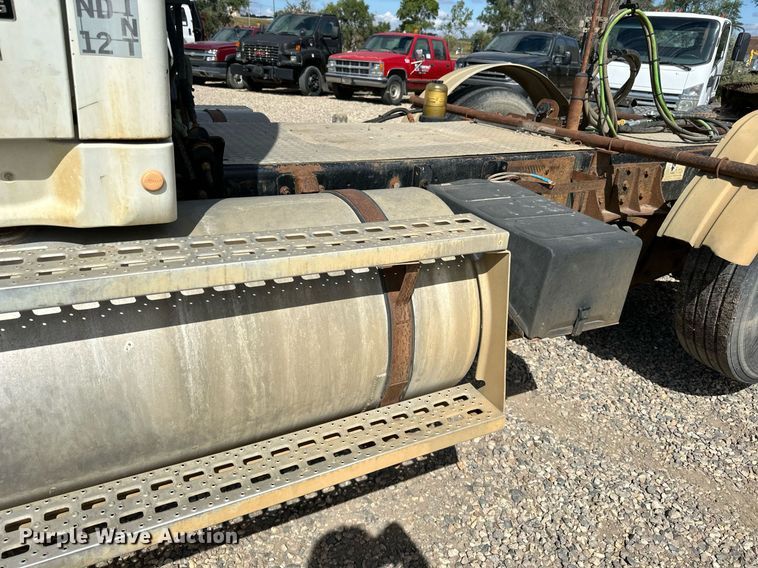 image for item DN0757 1999 Sterling  semi truck