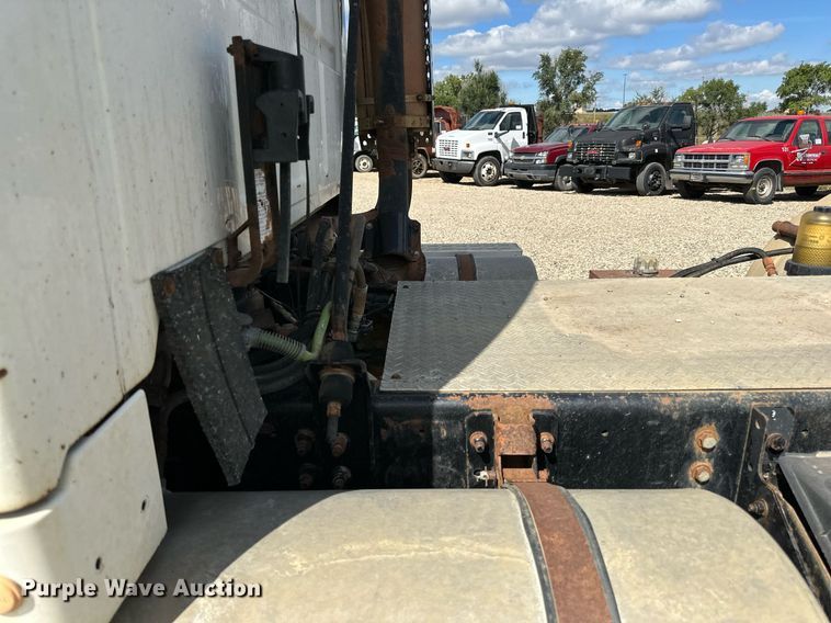 image for item DN0757 1999 Sterling  semi truck