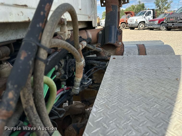 image for item DN0757 1999 Sterling  semi truck