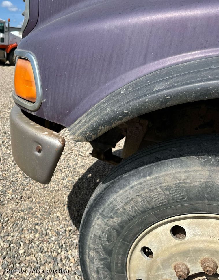 image for item DN0757 1999 Sterling  semi truck