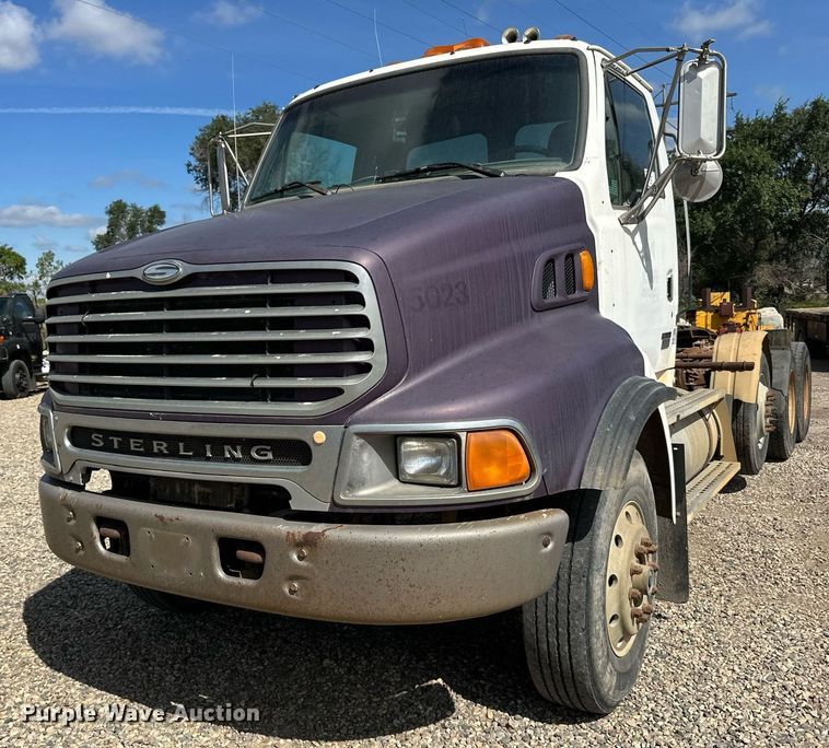 image for item DN0757 1999 Sterling  semi truck