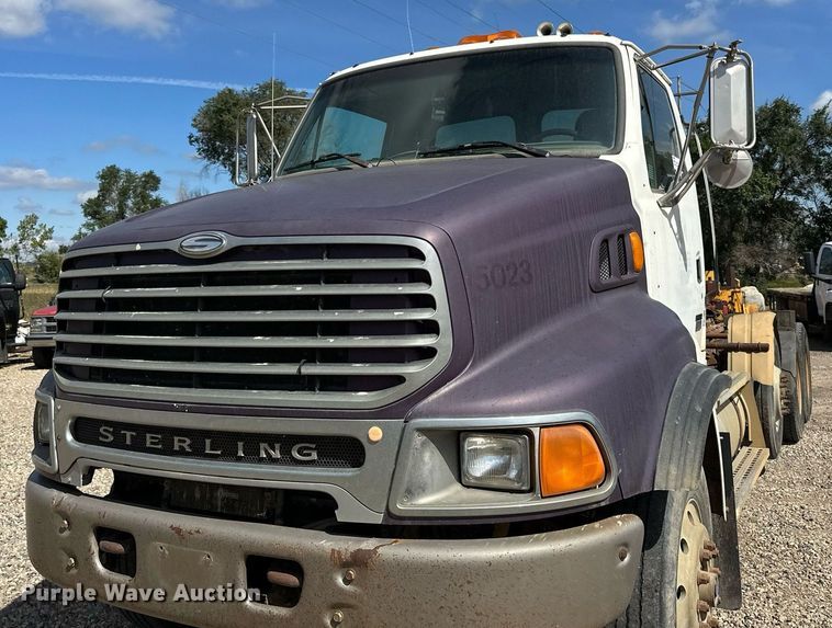 image for item DN0757 1999 Sterling  semi truck