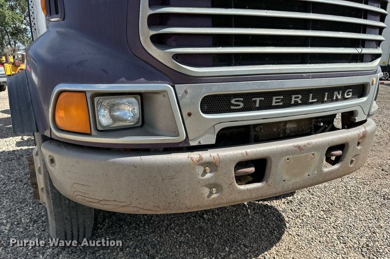 image for item DN0757 1999 Sterling  semi truck