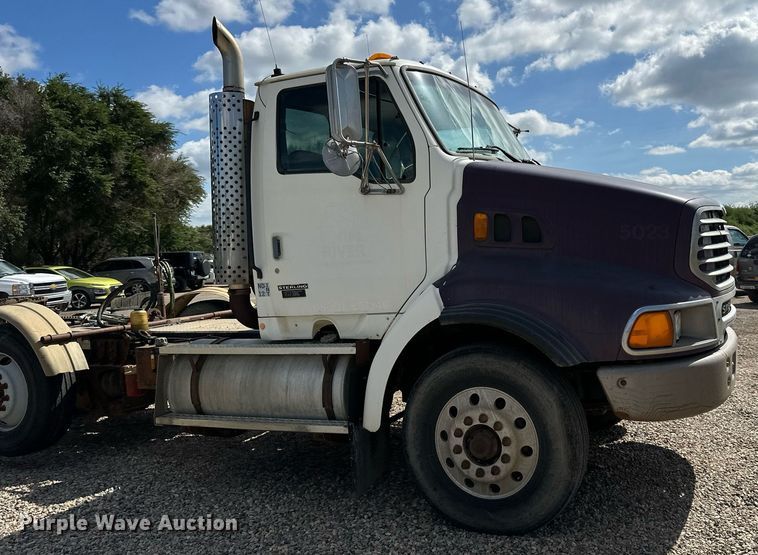 image for item DN0757 1999 Sterling  semi truck