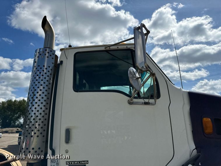 image for item DN0757 1999 Sterling  semi truck