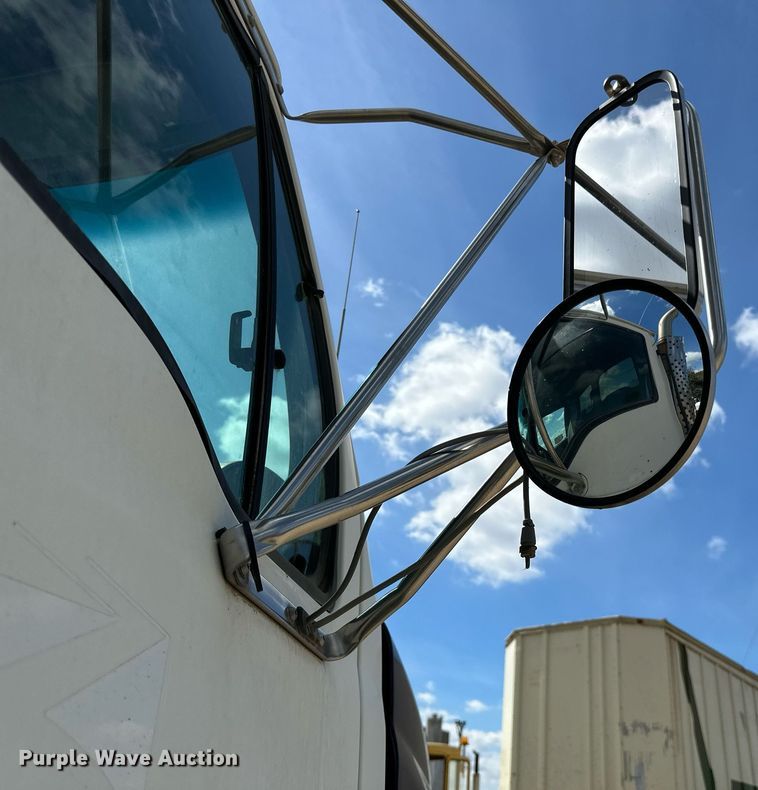 image for item DN0757 1999 Sterling  semi truck