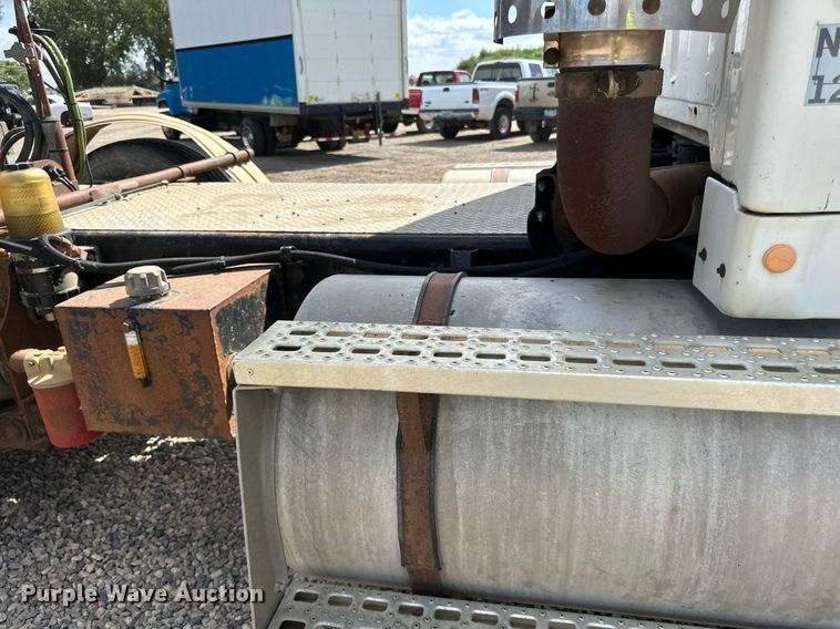 image for item DN0757 1999 Sterling  semi truck