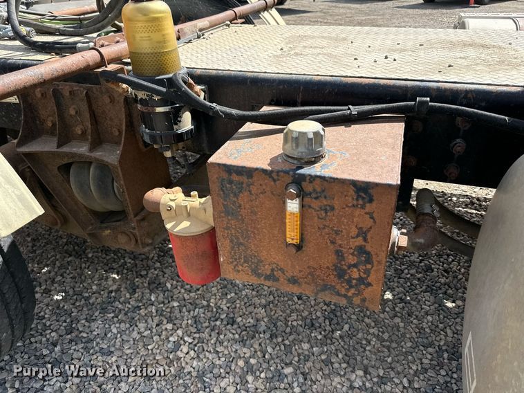 image for item DN0757 1999 Sterling  semi truck