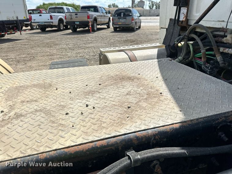 image for item DN0757 1999 Sterling  semi truck