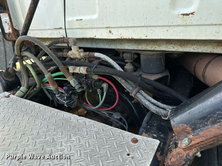 image for item DN0757 1999 Sterling  semi truck