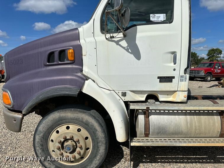 image for item DN0757 1999 Sterling  semi truck