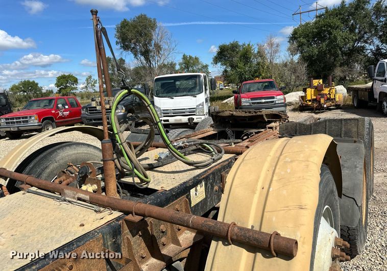 image for item DN0757 1999 Sterling  semi truck