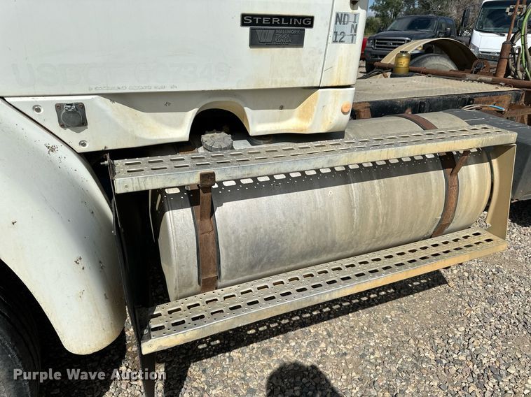 image for item DN0757 1999 Sterling  semi truck