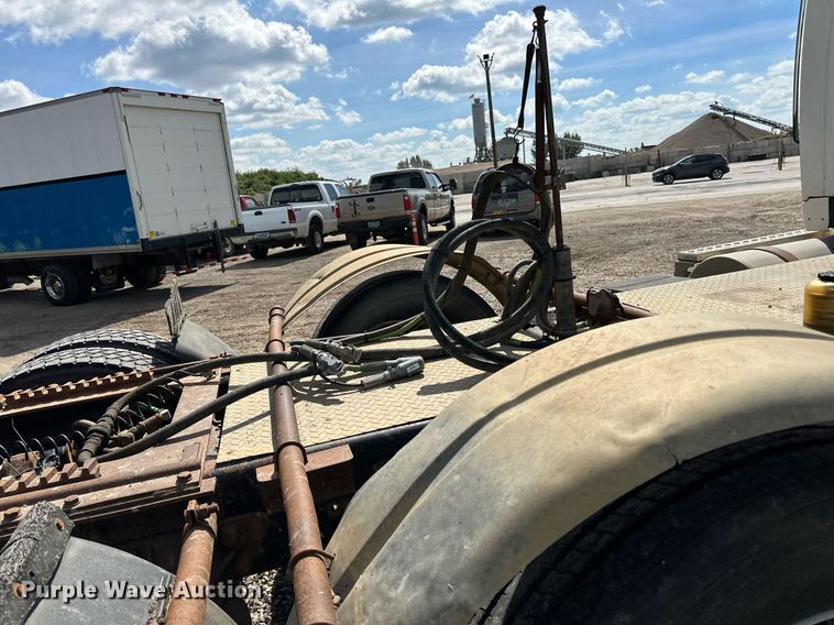 image for item DN0757 1999 Sterling  semi truck