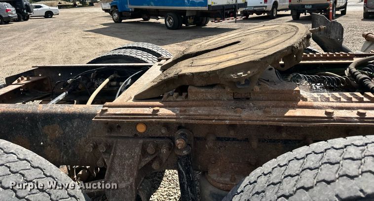 image for item DN0757 1999 Sterling  semi truck