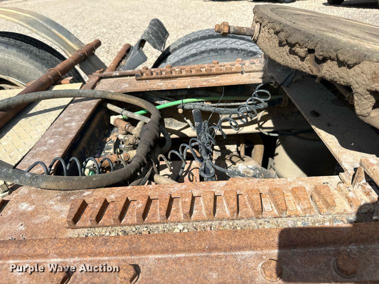 image for item DN0757 1999 Sterling  semi truck