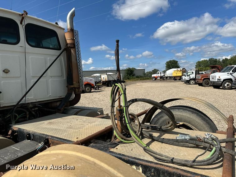 image for item DN0757 1999 Sterling  semi truck