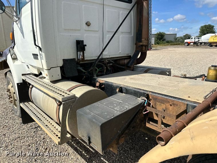 image for item DN0757 1999 Sterling  semi truck