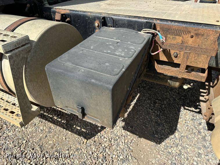 image for item DN0757 1999 Sterling  semi truck