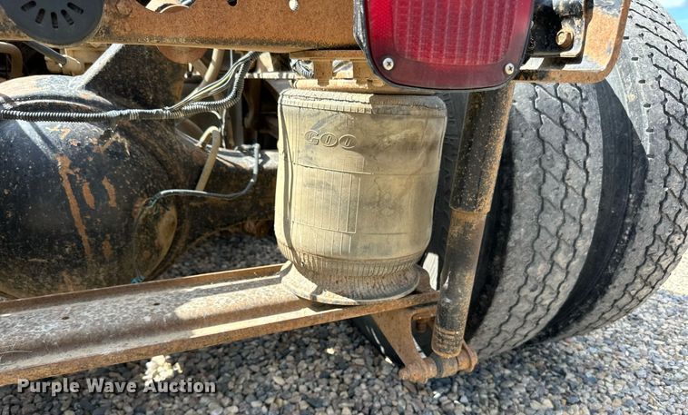 image for item DN0757 1999 Sterling  semi truck