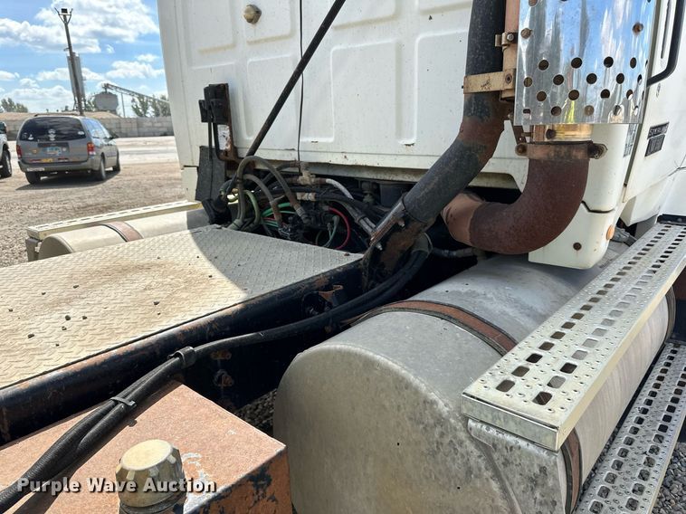 image for item DN0757 1999 Sterling  semi truck