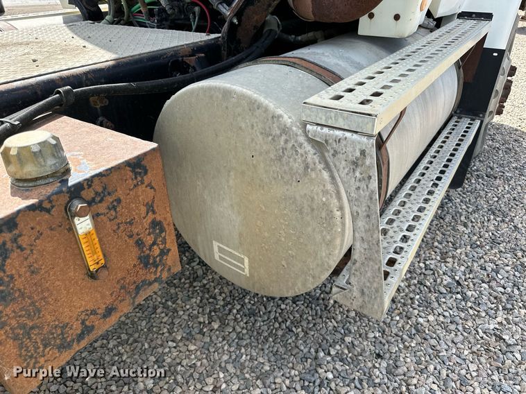 image for item DN0757 1999 Sterling  semi truck