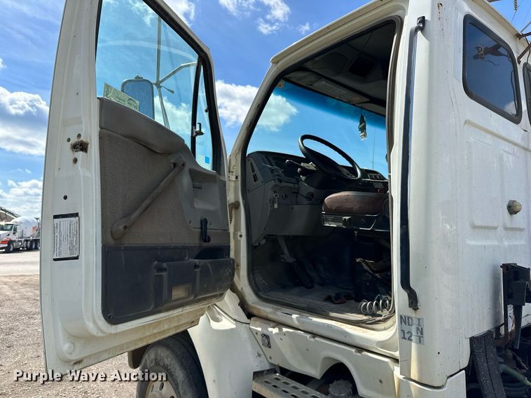 image for item DN0757 1999 Sterling  semi truck