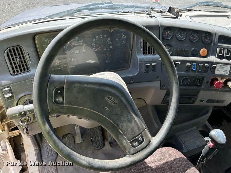 image for item DN0757 1999 Sterling  semi truck