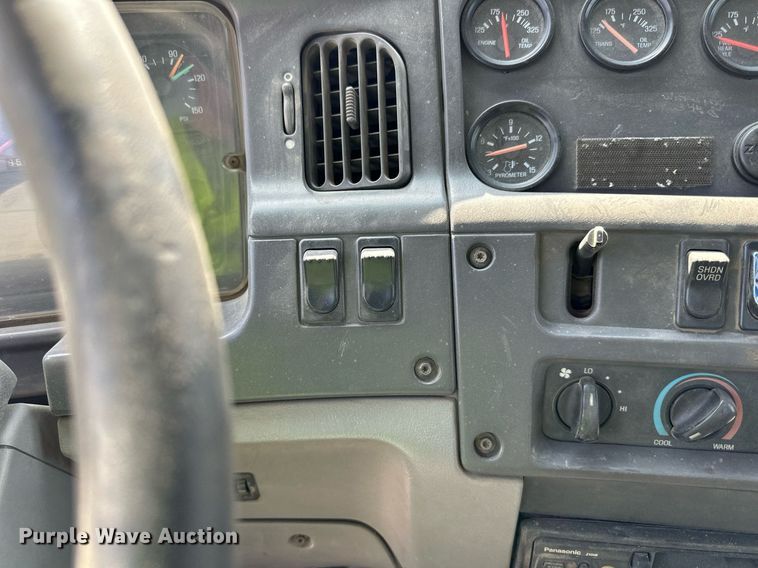 image for item DN0757 1999 Sterling  semi truck