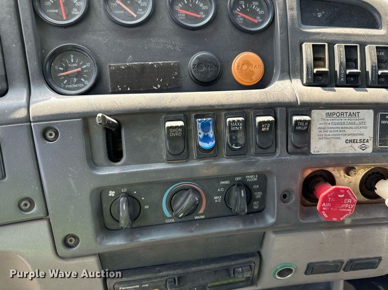 image for item DN0757 1999 Sterling  semi truck