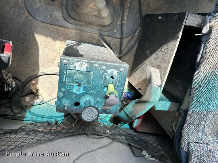 image for item DN0757 1999 Sterling  semi truck