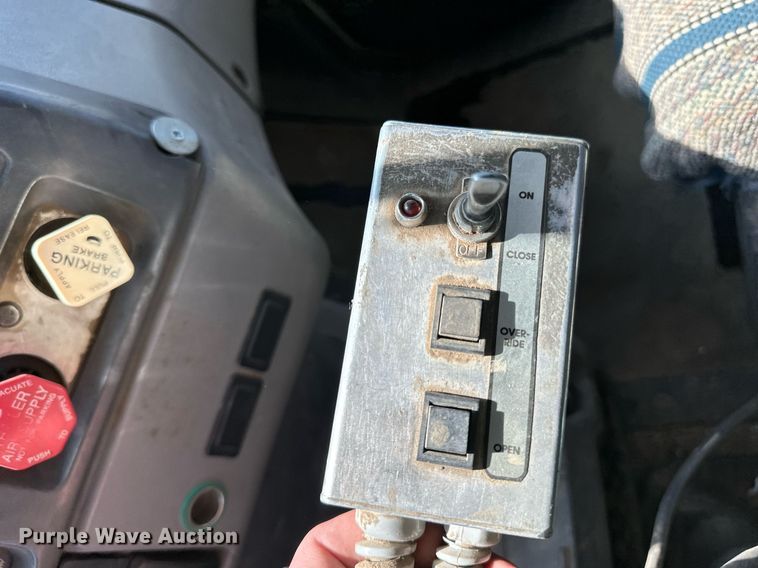 image for item DN0757 1999 Sterling  semi truck