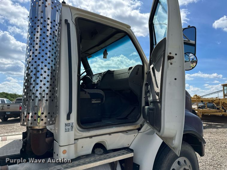 image for item DN0757 1999 Sterling  semi truck