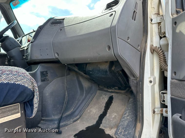 image for item DN0757 1999 Sterling  semi truck