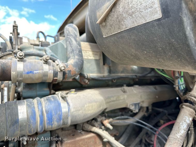 image for item DN0757 1999 Sterling  semi truck