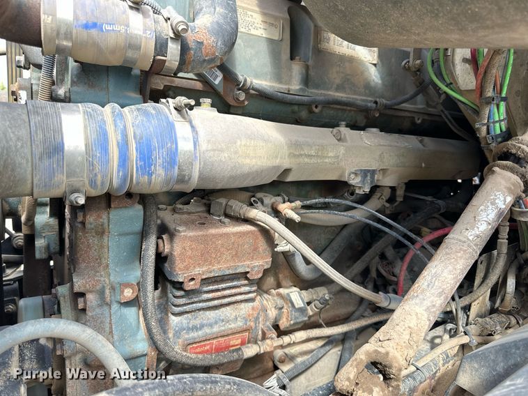 image for item DN0757 1999 Sterling  semi truck