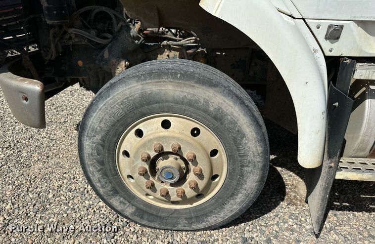 image for item DN0757 1999 Sterling  semi truck