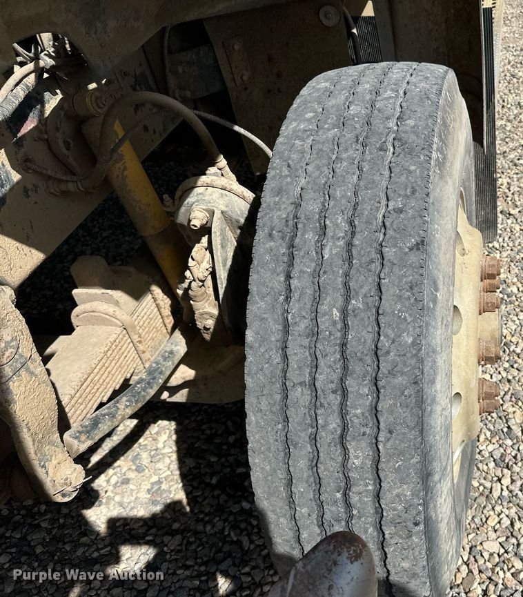 image for item DN0757 1999 Sterling  semi truck