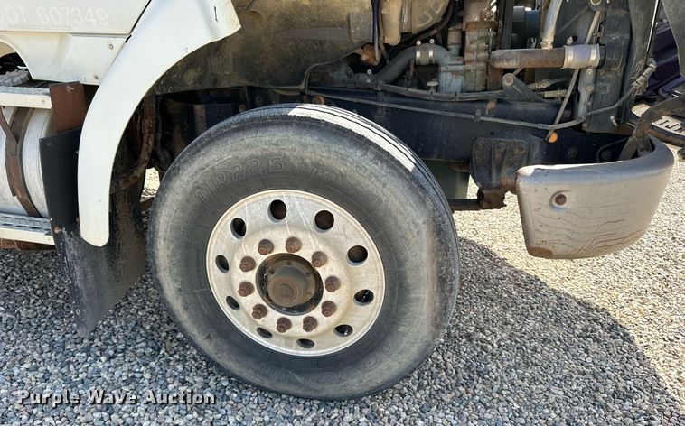 image for item DN0757 1999 Sterling  semi truck