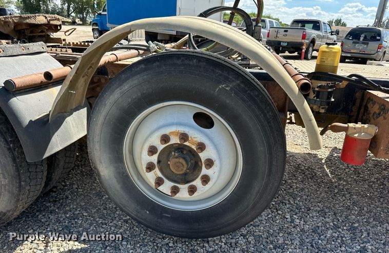 image for item DN0757 1999 Sterling  semi truck