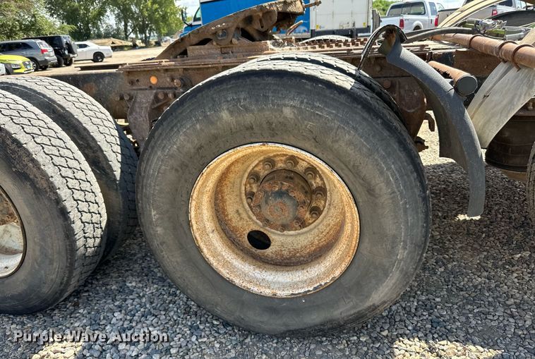 image for item DN0757 1999 Sterling  semi truck