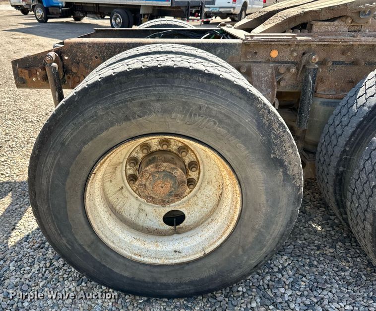 image for item DN0757 1999 Sterling  semi truck