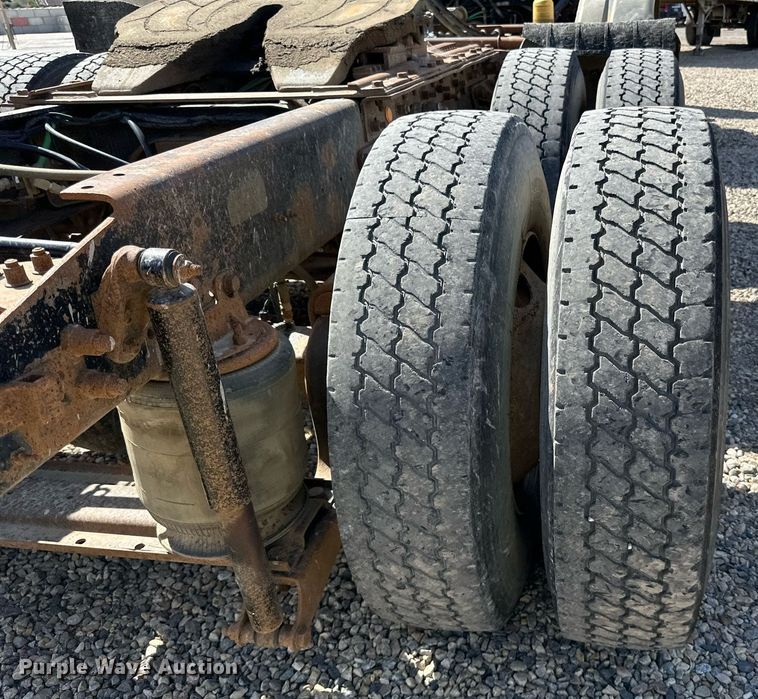 image for item DN0757 1999 Sterling  semi truck