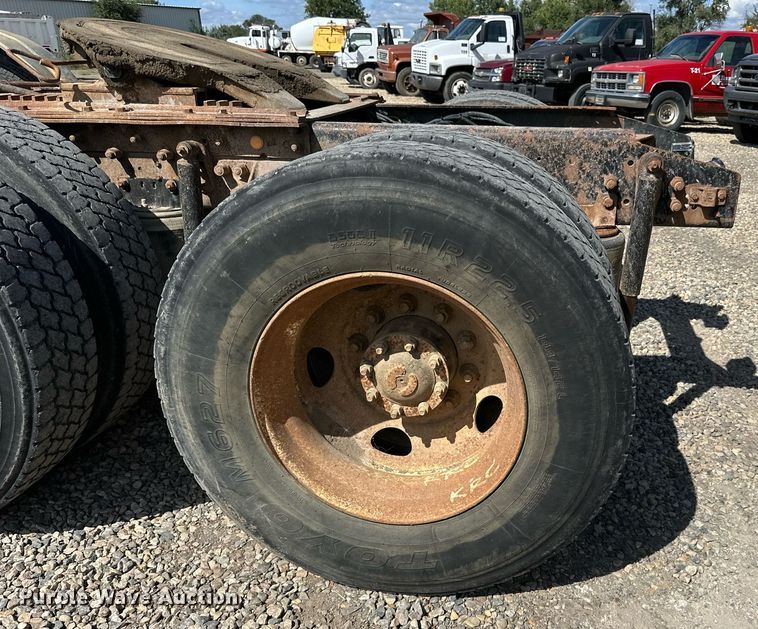 image for item DN0757 1999 Sterling  semi truck