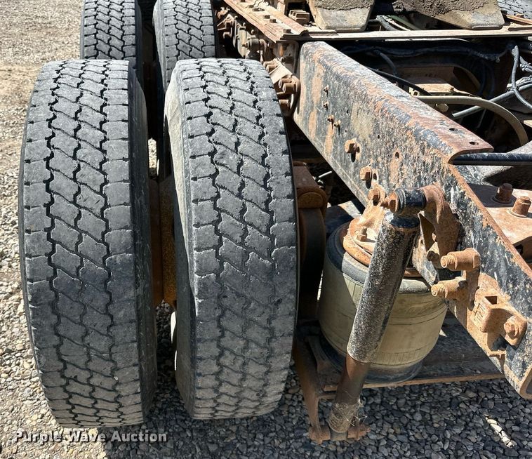 image for item DN0757 1999 Sterling  semi truck