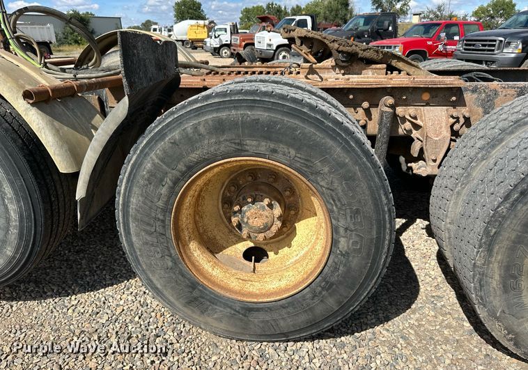 image for item DN0757 1999 Sterling  semi truck