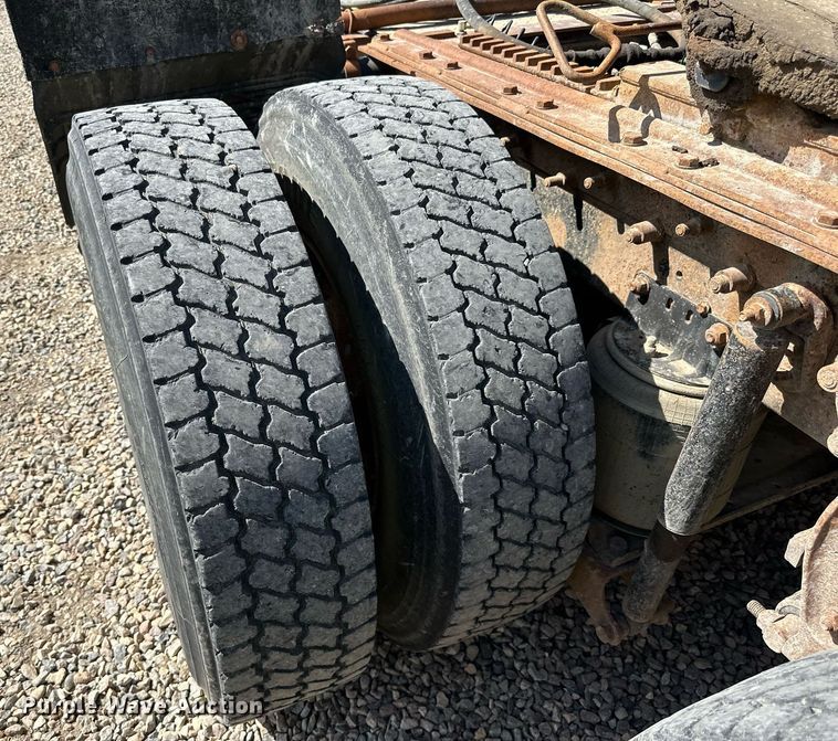 image for item DN0757 1999 Sterling  semi truck